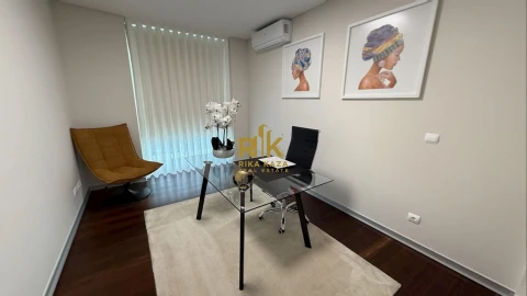 Apartamento T4 para Venda em Funchal (Se)