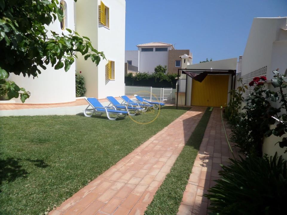 Moradia T4 para Arrendamento em Guia Foto 4