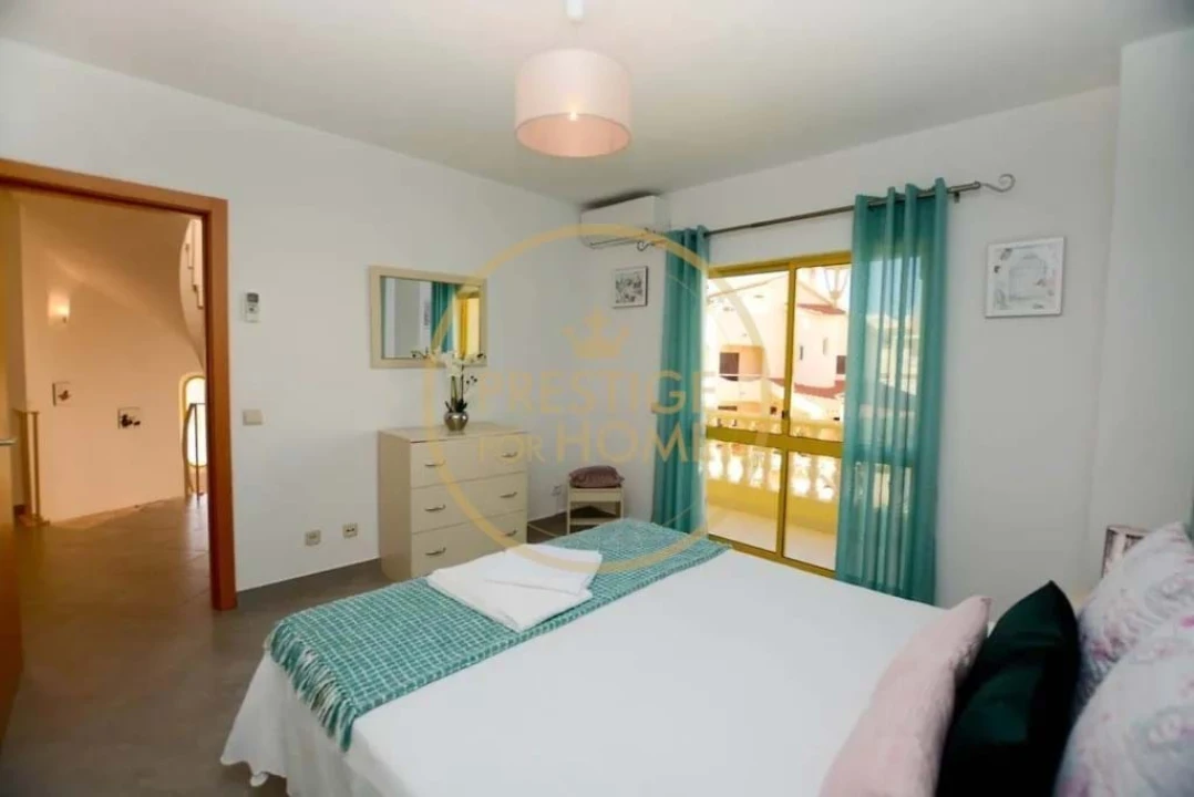 Moradia T4 para Arrendamento em Guia Foto 9