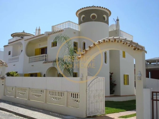 Moradia T4 para Arrendamento em Guia Foto 23