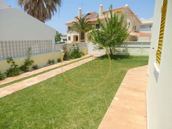 Moradia T4 para Arrendamento em Guia Foto 27