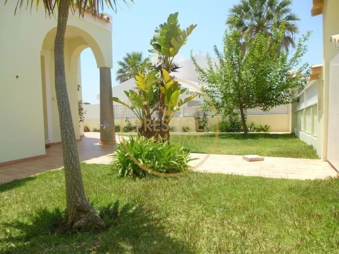 Moradia T4 para Arrendamento em Guia Foto 29