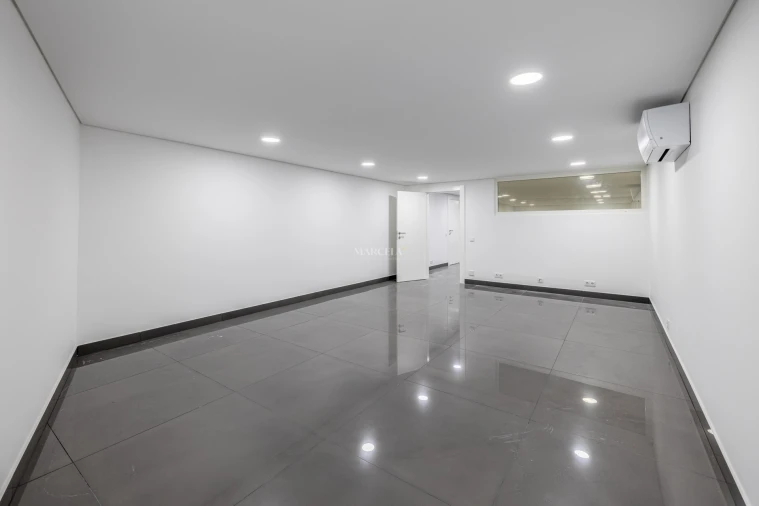 Moradia T4 para Venda em Lagos (São Sebastião e Santa Maria) Foto 40
