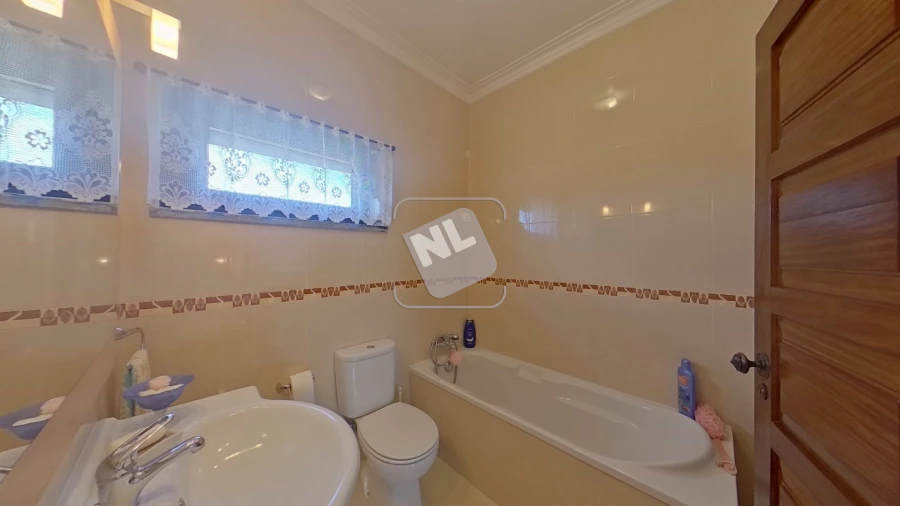 Moradia T5 para Venda em Turcifal Foto 48