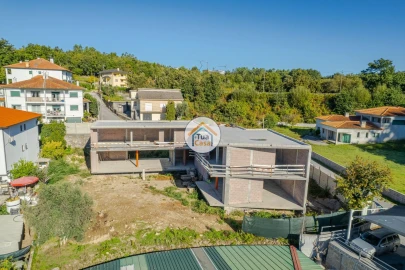 Moradia T4 para Venda em Orgens