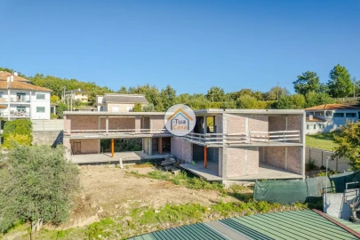 Moradia T4 para Venda em Orgens