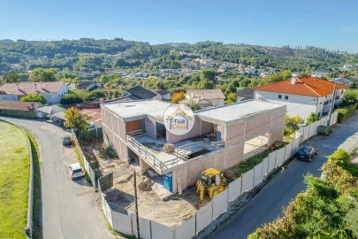 Moradia T4 para Venda em Orgens