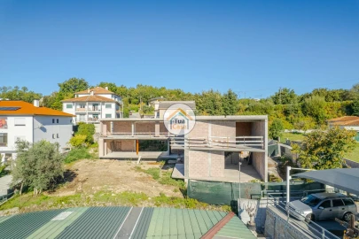 Moradia T4 para Venda em Orgens