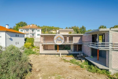 Moradia T4 para Venda em Orgens