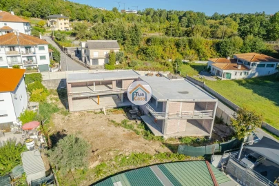 Moradia T4 para Venda em Orgens