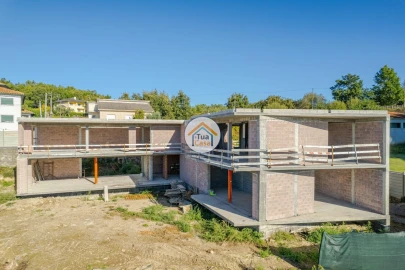 Moradia T4 para Venda em Orgens