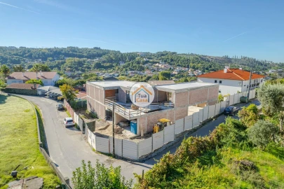 Moradia T4 para Venda em Orgens