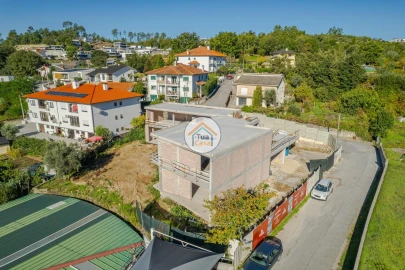 Moradia T4 para Venda em Orgens
