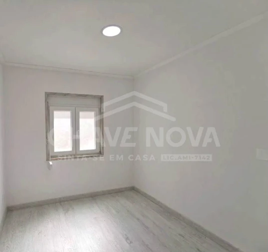 Moradia T3 para Venda em Ajuda Foto 8
