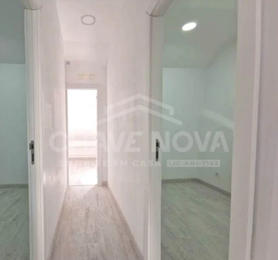 Moradia T3 para Venda em Ajuda Foto 13