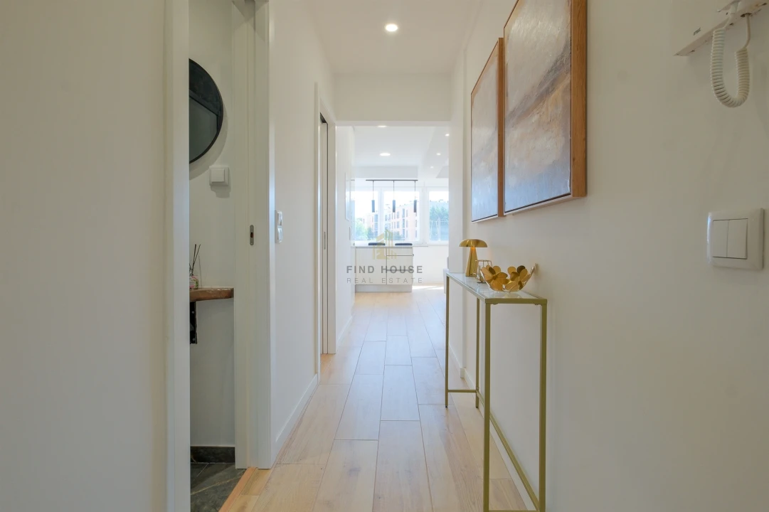 Apartamento T2 para Venda em Benfica Foto 3