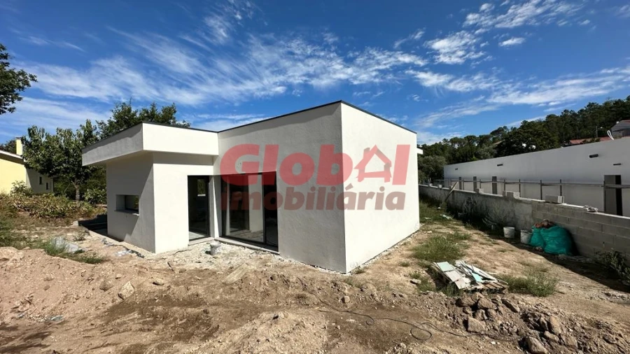 Moradia T3 para Venda em Couto de Baixo e Couto de Cima Foto 2