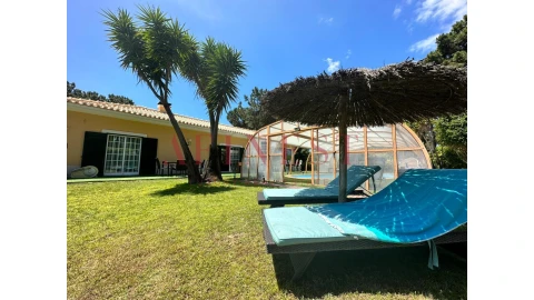 Moradia T4 para Venda em Charneca de Caparica e Sobreda