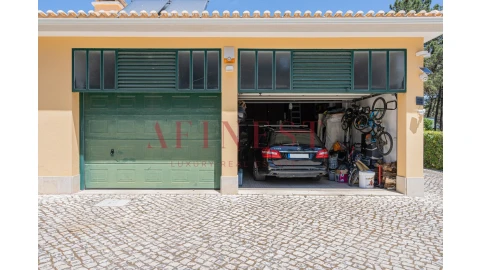Moradia T4 para Venda em Charneca de Caparica e Sobreda