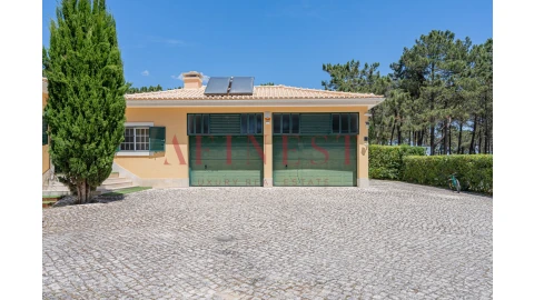 Moradia T4 para Venda em Charneca de Caparica e Sobreda
