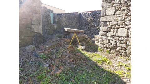 Moradia T0 para Venda em Couto de Baixo e Couto de Cima