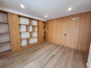 Moradia T5 para Venda em Fragosela