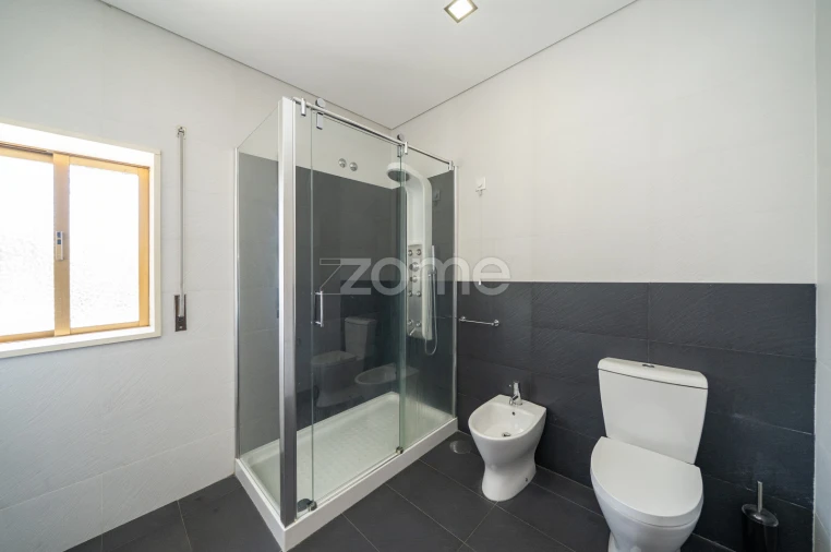 Moradia T4 para Venda em Areias, Sequeirô, Lama e Palmeira Foto 37