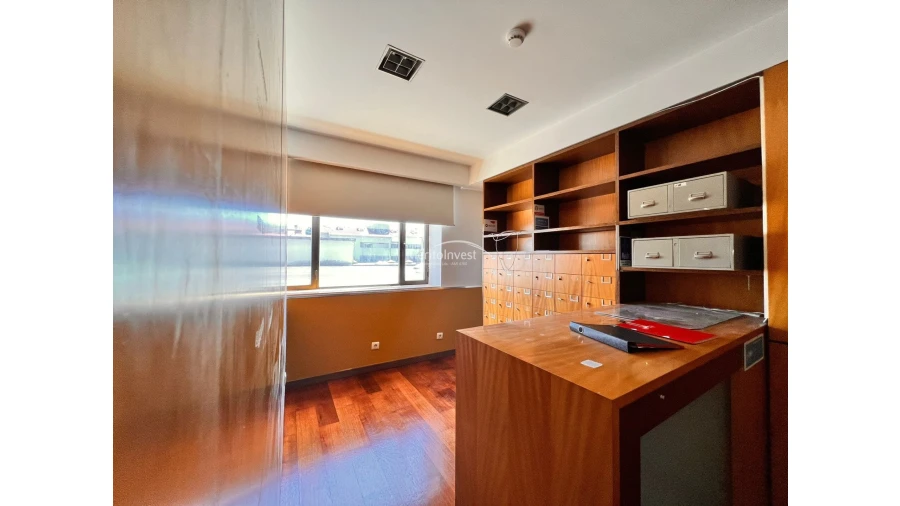 Loja para Arrendamento em Oliveira, São Paio e São Sebastião Foto 2