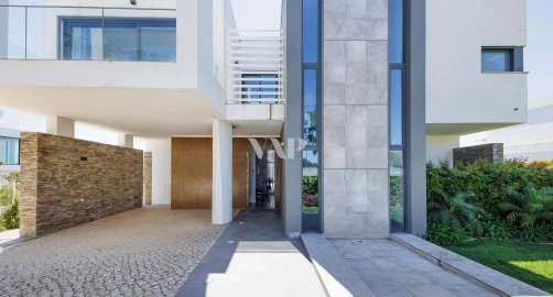 Moradia T4 para Venda em Quarteira