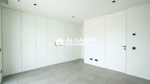 Moradia T4 para Venda em Quarteira