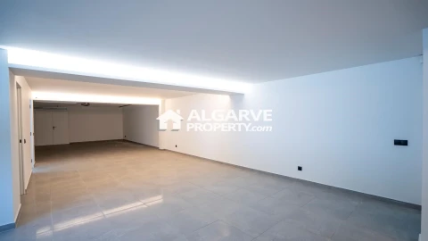 Moradia T4 para Venda em Quarteira