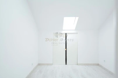 Moradia T9 para Venda em Ajuda