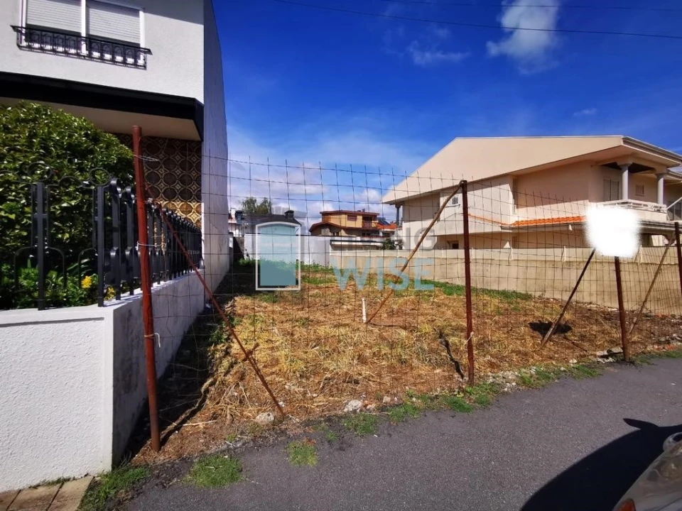 Terreno para Venda em Cidade da Maia Foto 4