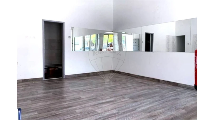 Loja para Venda em Sacavém e Prior Velho Foto 7