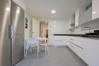 Apartamento T3 para Venda em Oeiras e São Julião da Barra, Paço de Arcos e Caxias