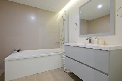 Apartamento T3 para Venda em Oeiras e São Julião da Barra, Paço de Arcos e Caxias