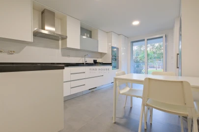 Apartamento T3 para Venda em Oeiras e São Julião da Barra, Paço de Arcos e Caxias