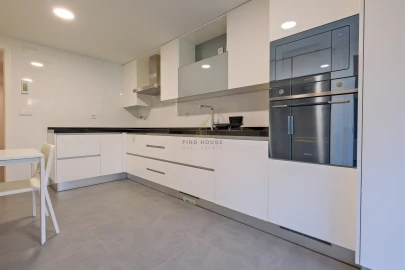 Apartamento T3 para Venda em Oeiras e São Julião da Barra, Paço de Arcos e Caxias