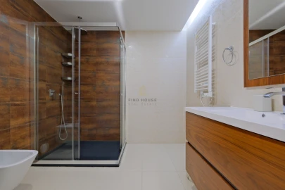 Apartamento T3 para Venda em Oeiras e São Julião da Barra, Paço de Arcos e Caxias
