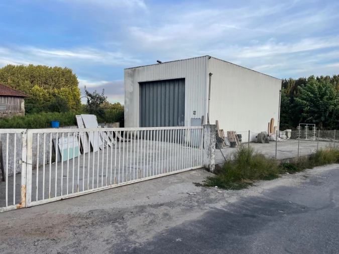 Armazém para Venda em Cernadelo e Lousada (São Miguel e Santa Margarida) Foto 2