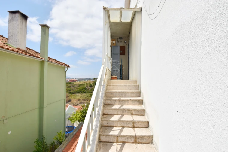 Moradia T2 para Venda em Porto Salvo Foto 5