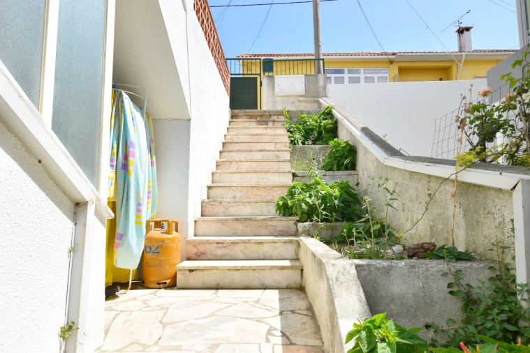 Moradia T2 para Venda em Porto Salvo Foto 36