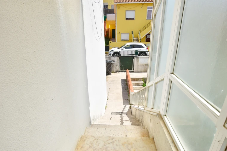 Moradia T2 para Venda em Porto Salvo Foto 34