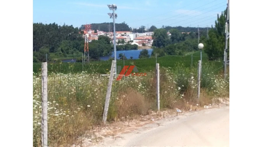 Terreno para Venda em Retorta e Tougues