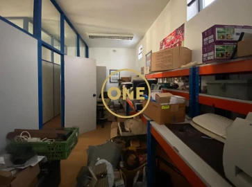 Loja para Venda em Milheiros
