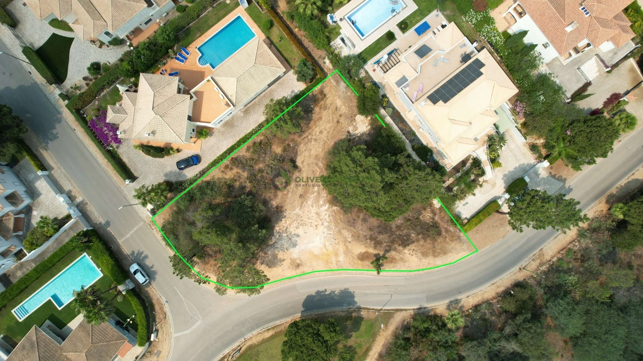 Terreno para Venda em Quarteira Foto 1