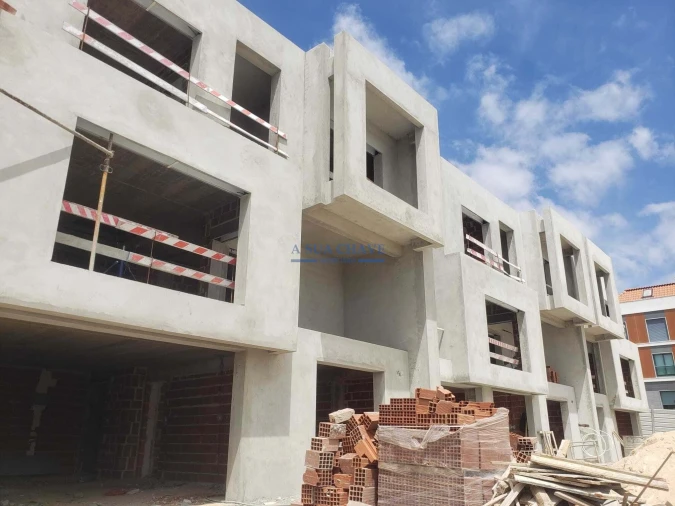 Moradia T4 para Venda em Corroios