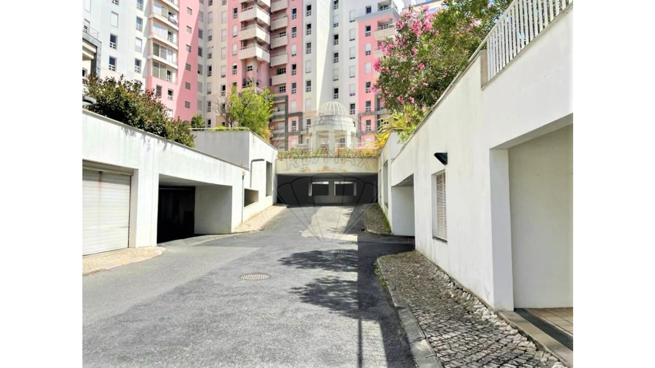 Garagem para Venda em São Domingos de Benfica Foto 6