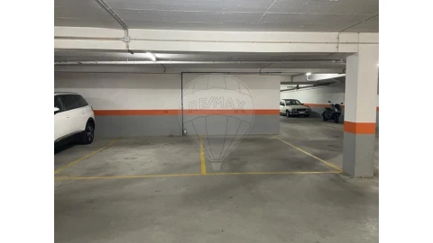 Garagem para Venda em São Domingos de Benfica