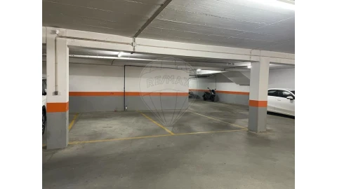 Garagem para Venda em São Domingos de Benfica